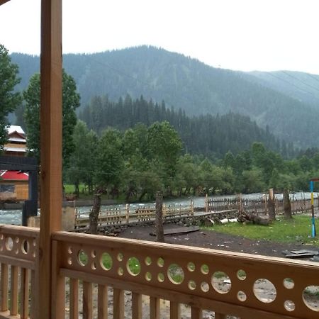 Riverbank Hotel Taobut Neelum Valley Azad Kashmir Taobat Eksteriør billede