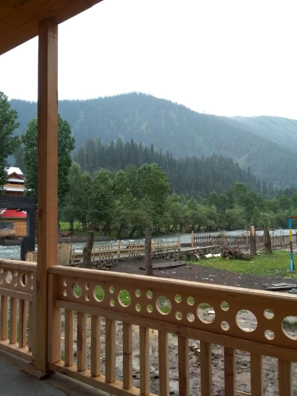 Riverbank Hotel Taobut Neelum Valley Azad Kashmir Taobat Eksteriør billede